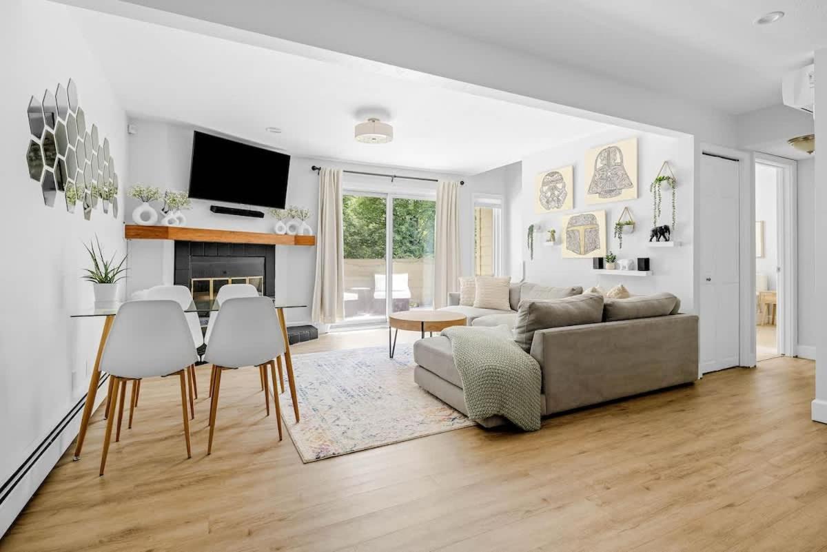 Bright & Modern - King - Creekside Trail *