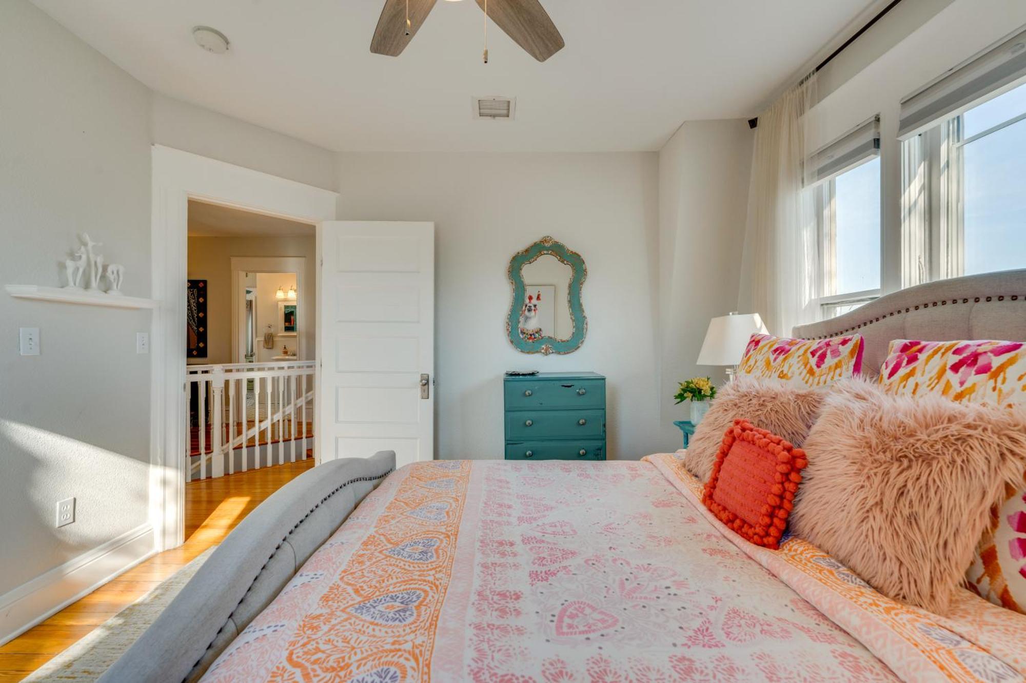 1 Mi To Cu Near Pearl Street! Apartment *