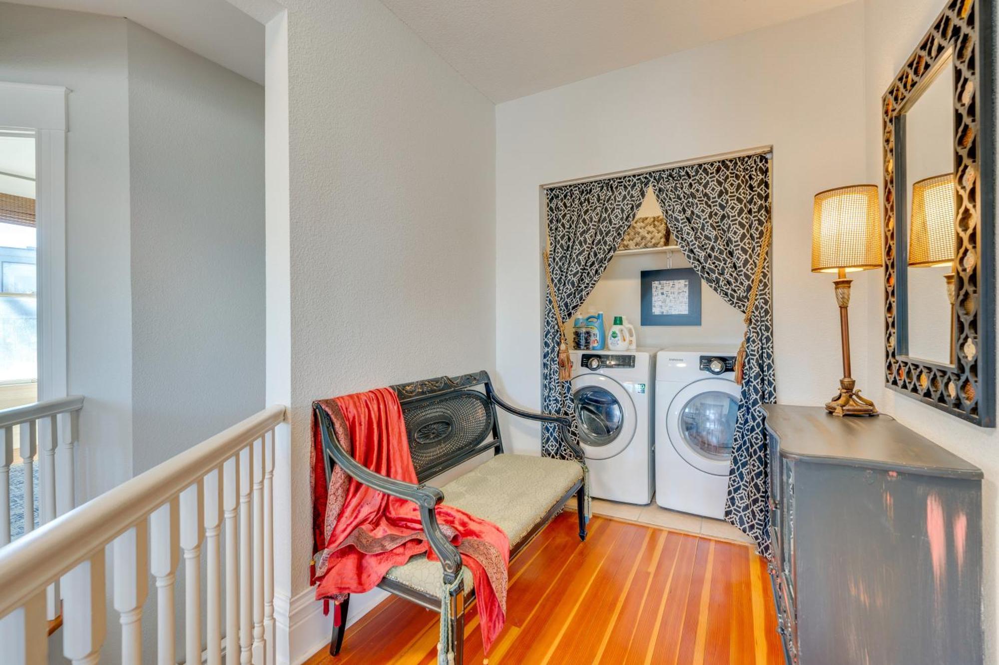 1 Mi To Cu Near Pearl Street! *
