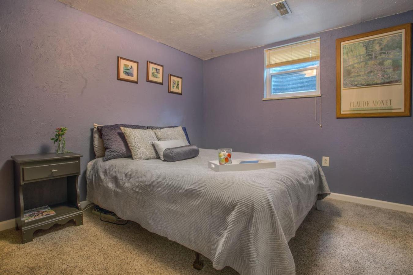 5 Bedroom, 3 Bath - Sleeps 12, Great For Families Holiday home Boulder