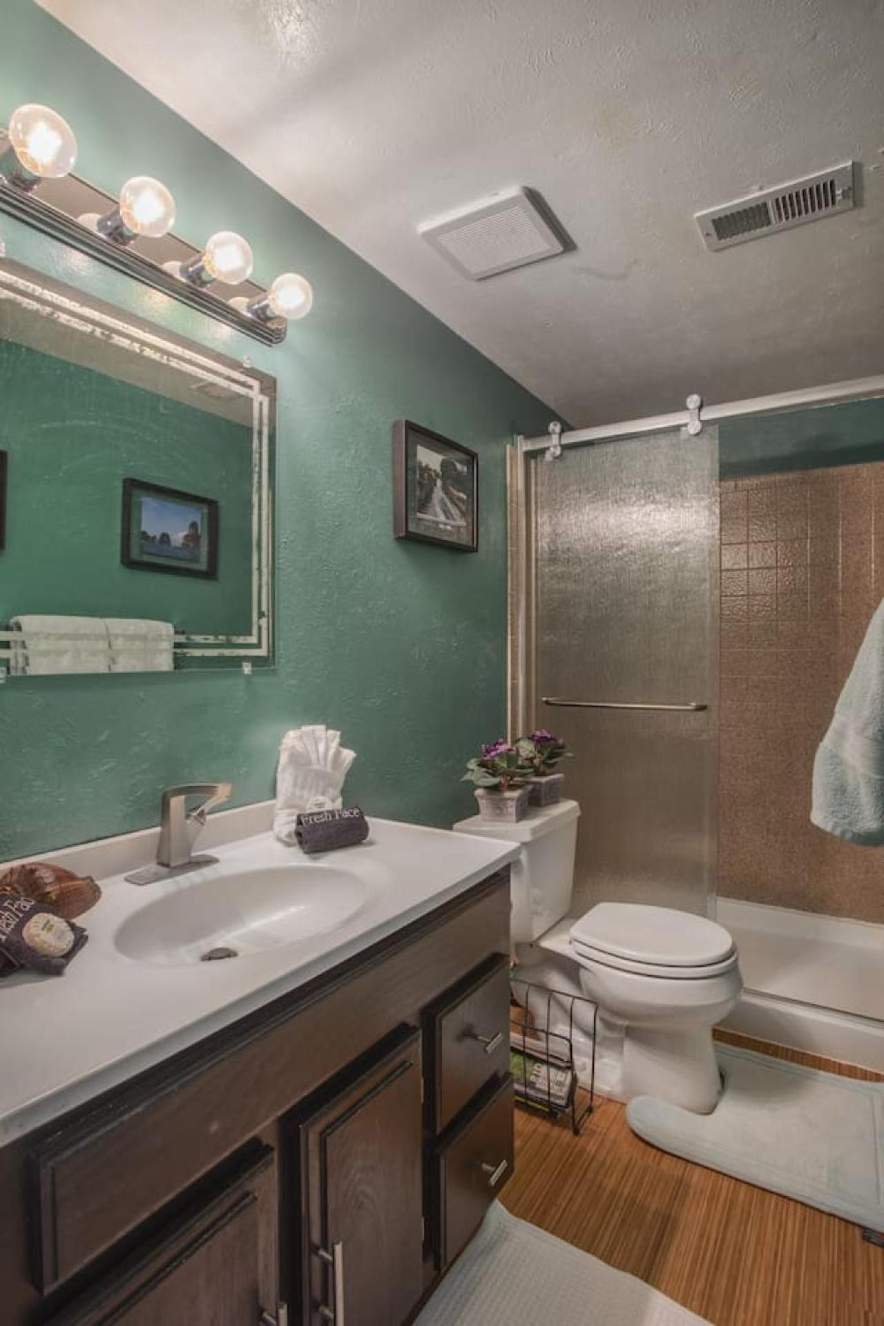 5 Bedroom, 3 Bath - Sleeps 12, Great For Families Boulder