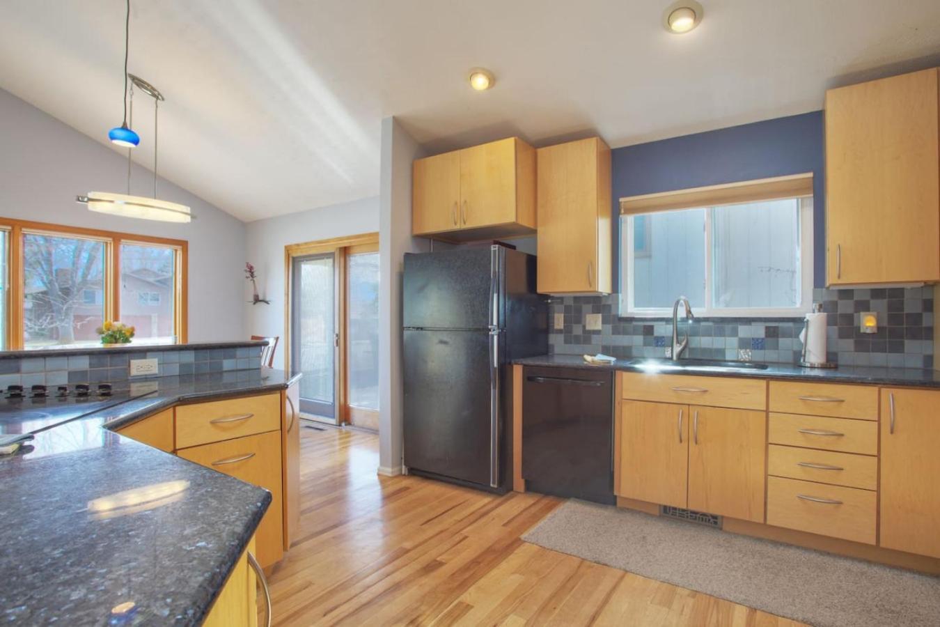5 Bedroom, 3 Bath - Sleeps 12, Great For Families Boulder