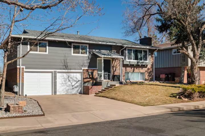 Spacious 4 Bdr W/ Game 5 Min Drive To College Holiday home *