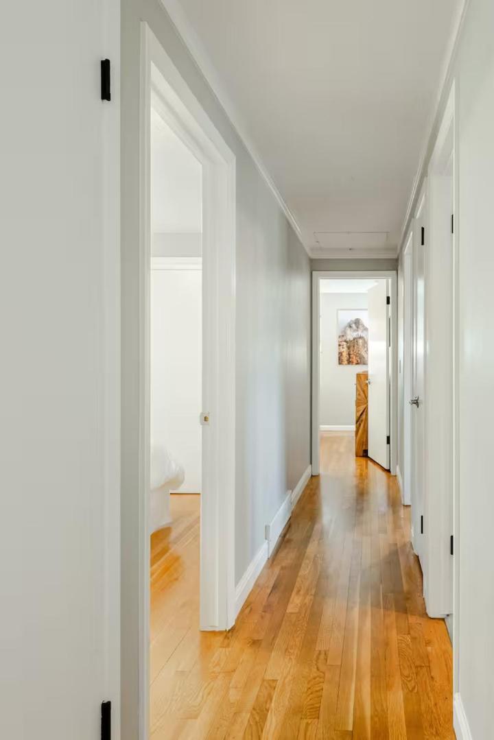 Spacious 4 Bdr W/ Game 5 Min Drive To College Holiday home