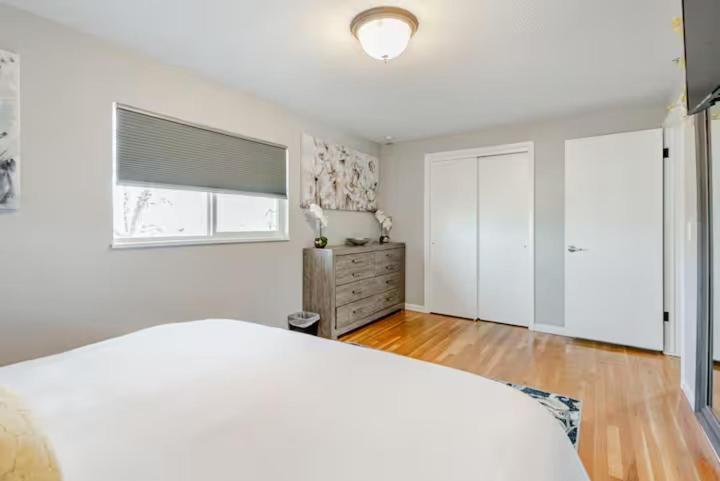 Spacious 4 Bdr W/ Game 5 Min Drive To College