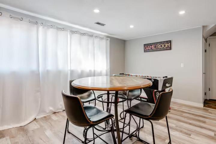 Spacious 4 Bdr W/ Game 5 Min Drive To College