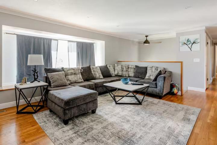 Spacious 4 Bdr W/ Game 5 Min Drive To College Holiday home Boulder