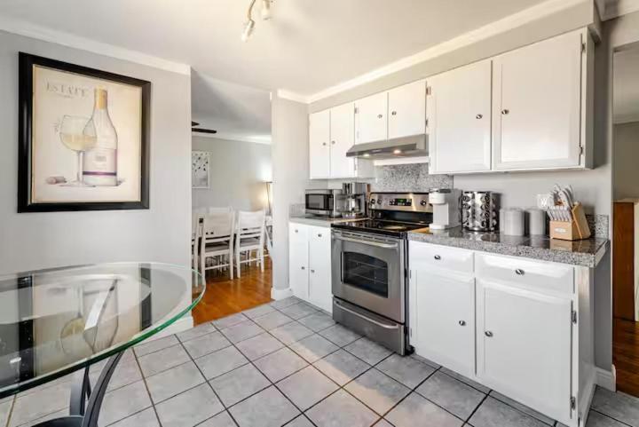 Spacious 4 Bdr W/ Game 5 Min Drive To College *