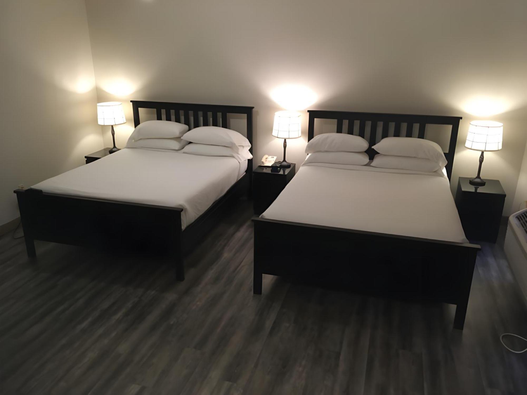 Twin Lakes Hotel 3*