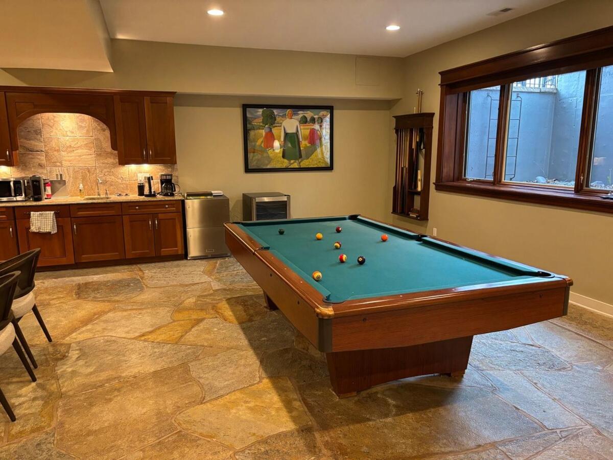Two Bedroom House With Steam Sauna And Billiards Holiday home Boulder