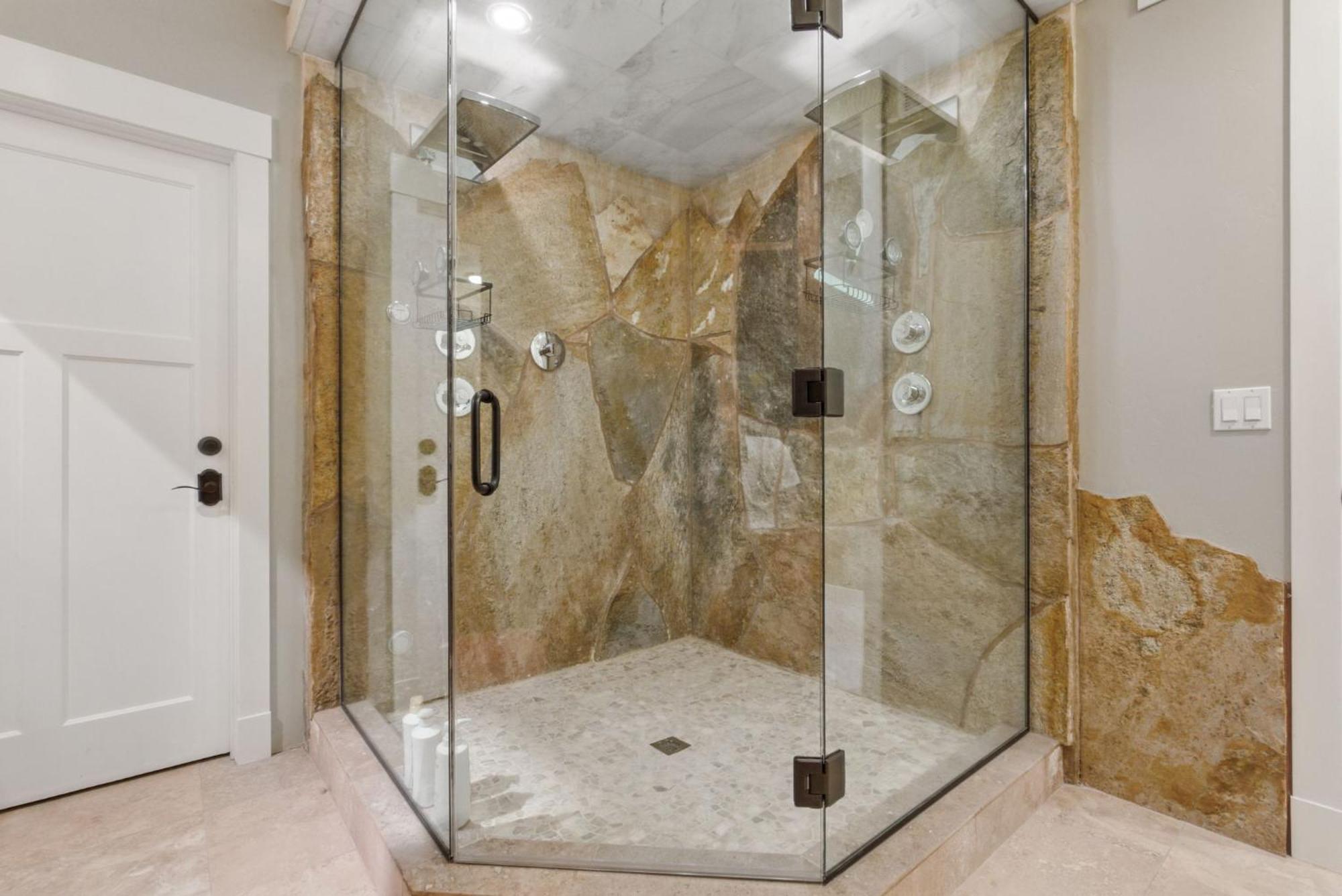 Two Bedroom House With Steam Sauna And Billiards