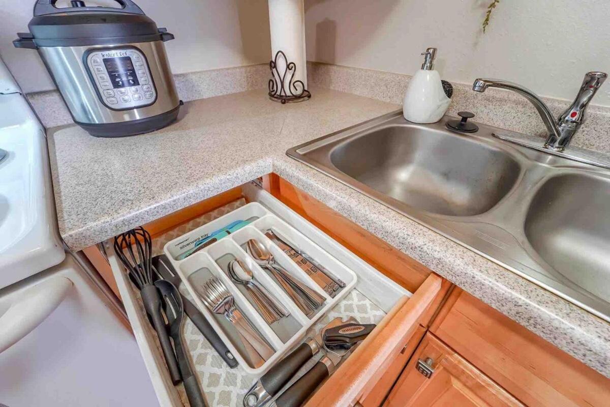 2br Gem In The Heart Of - Pets Allowed, Gym & Pool