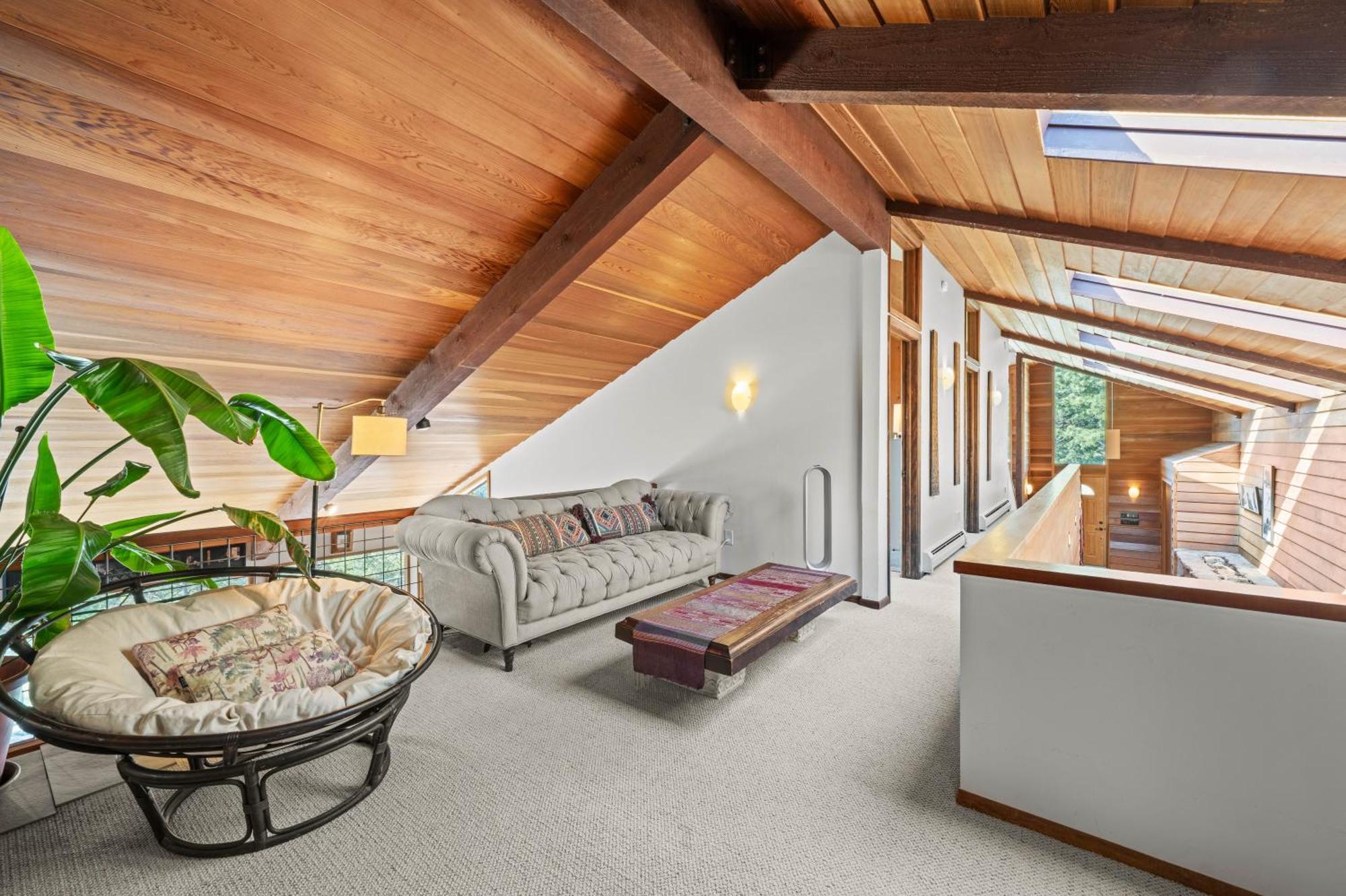 Mtn House W/ Stunning Views, Sauna, Hottub, Trails Villa