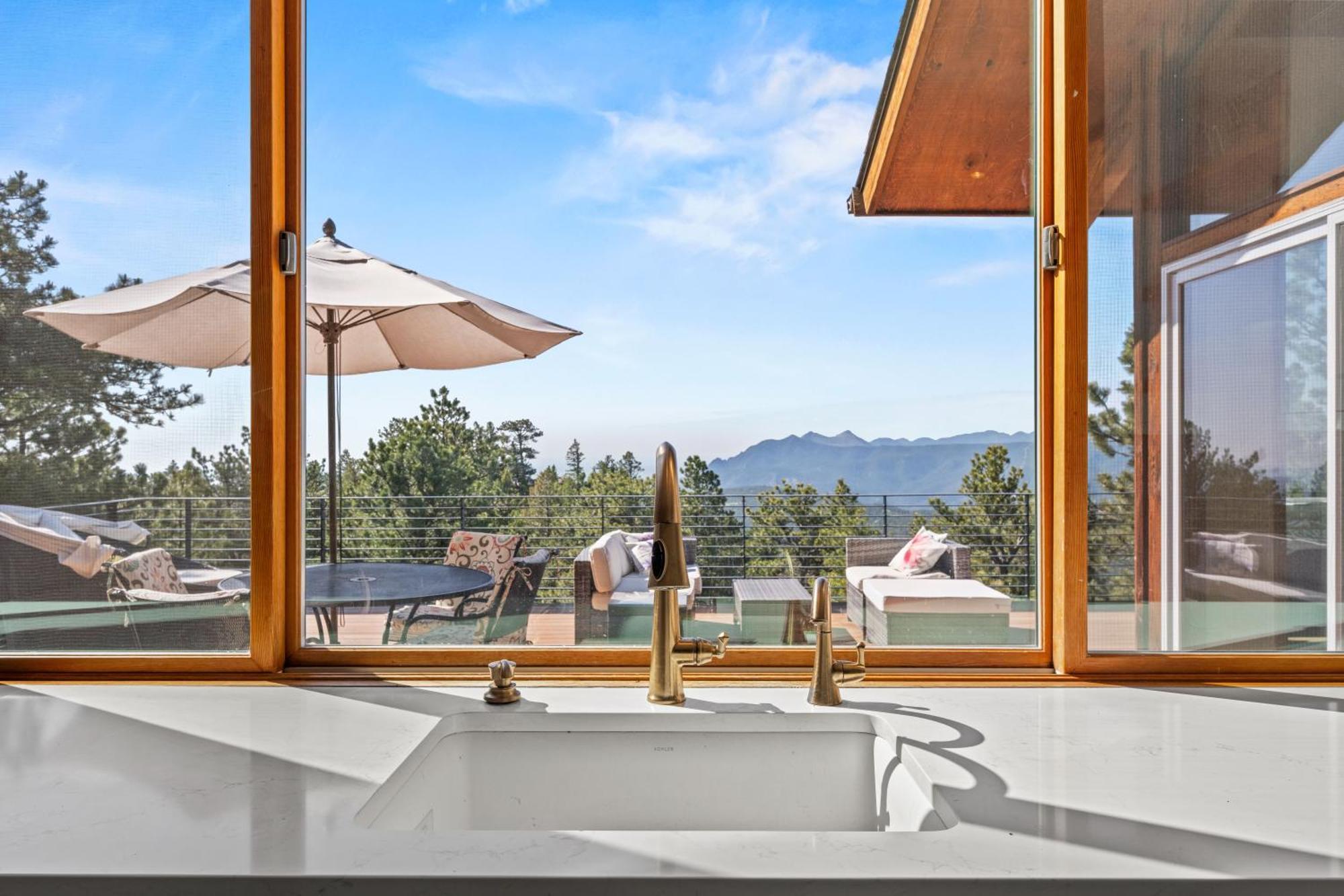 Mtn House W/ Stunning Views, Sauna, Hottub, Trails *