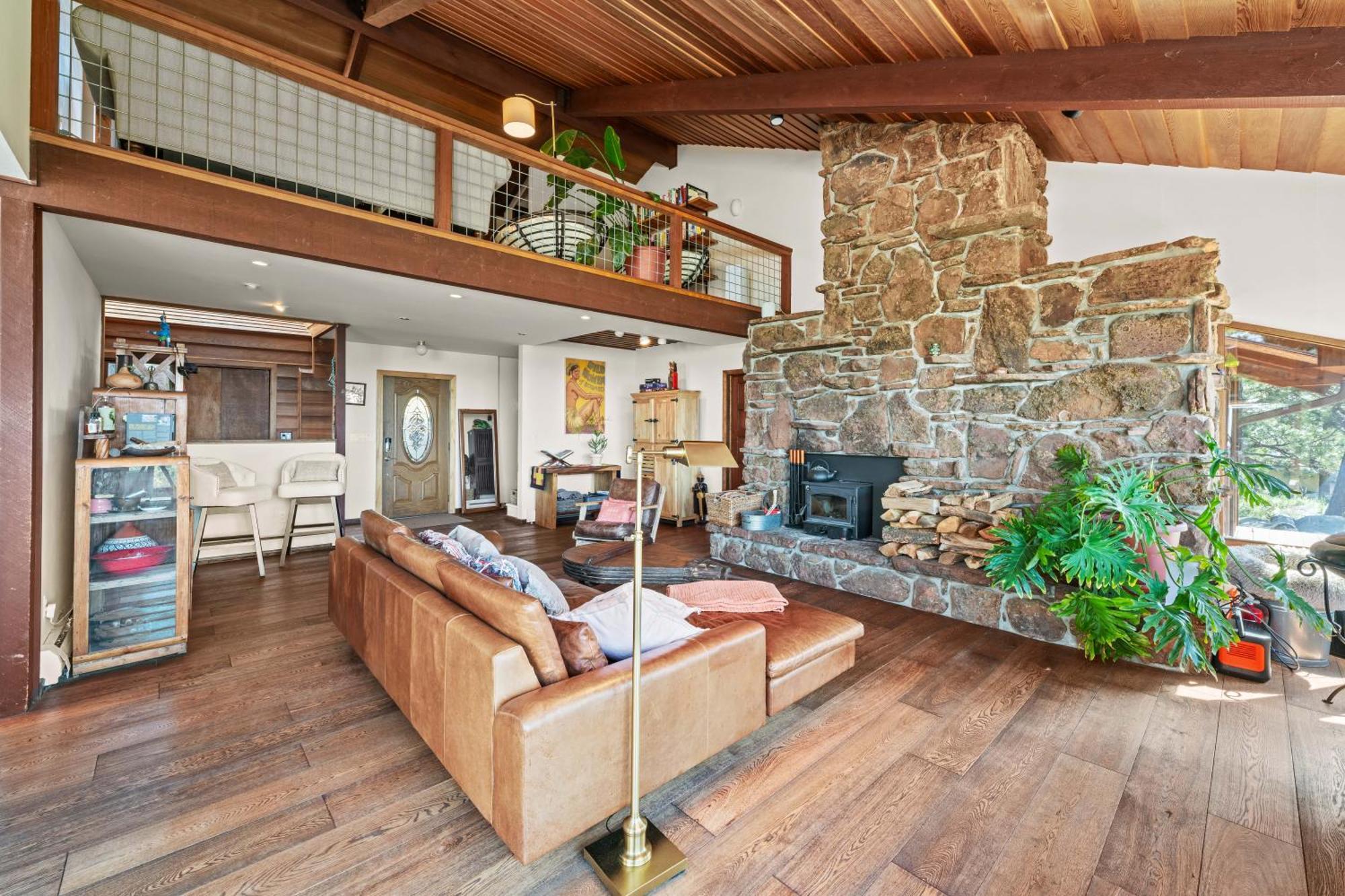 Villa Mtn House W/ Stunning Views, Sauna, Hottub, Trails