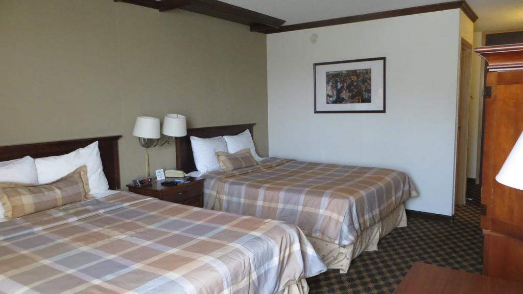 Rodeway And Broker Hotel 2*