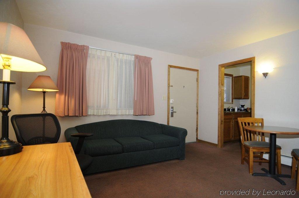 Western Golden Buff Hotel Boulder