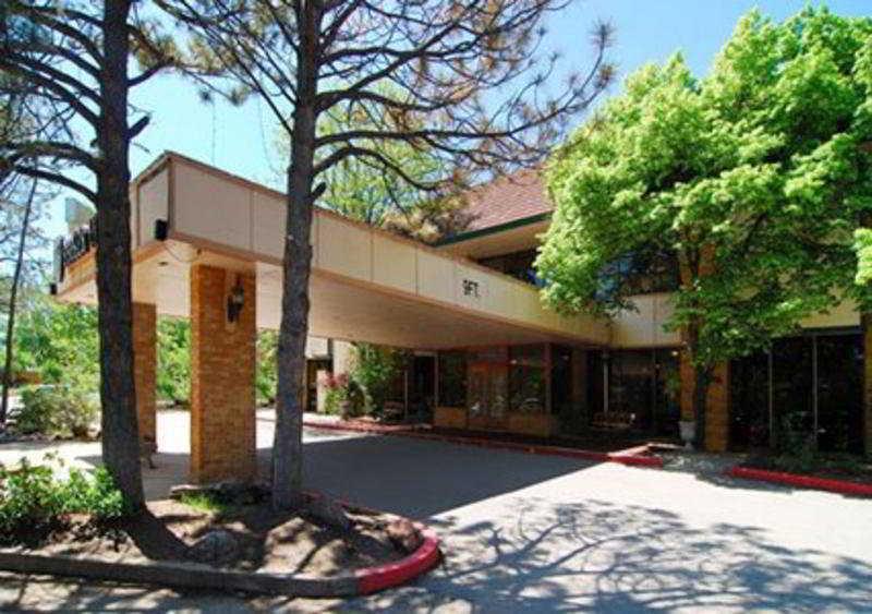 Rodeway And Broker Hotel