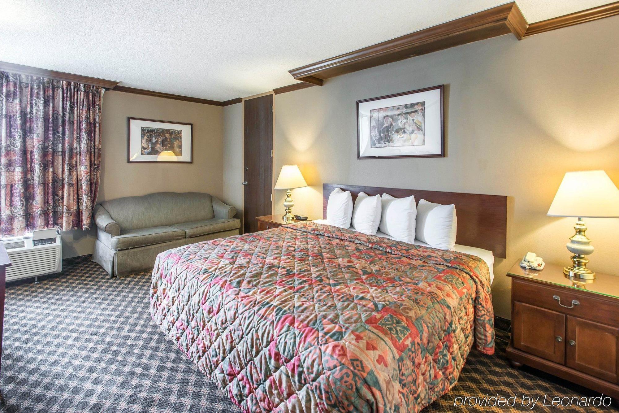 Rodeway And Broker Hotel