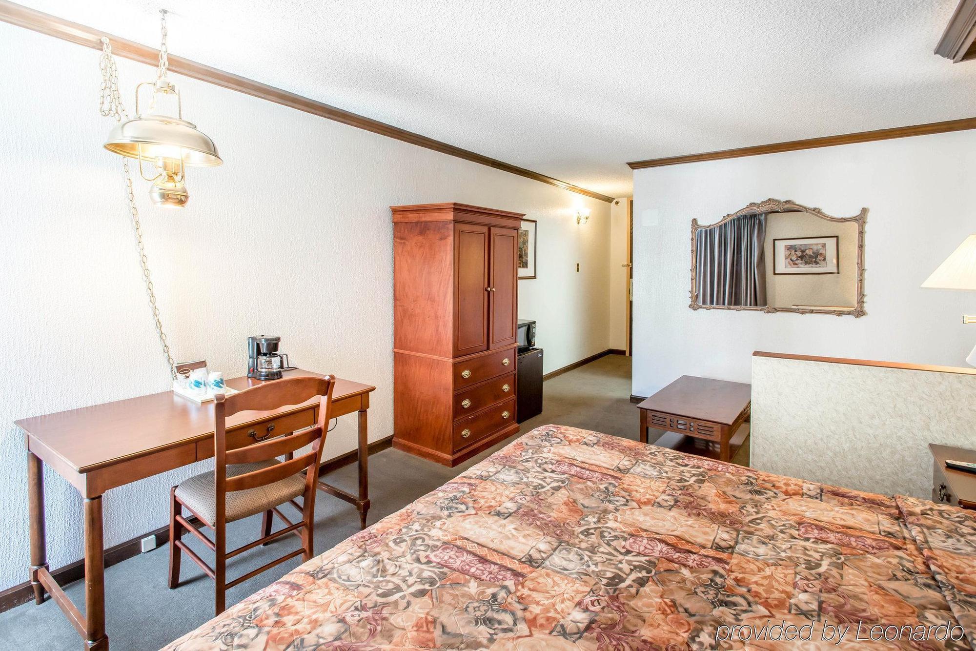 Rodeway And Broker Hotel 2*