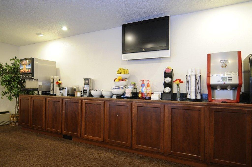 Western Golden Buff Hotel