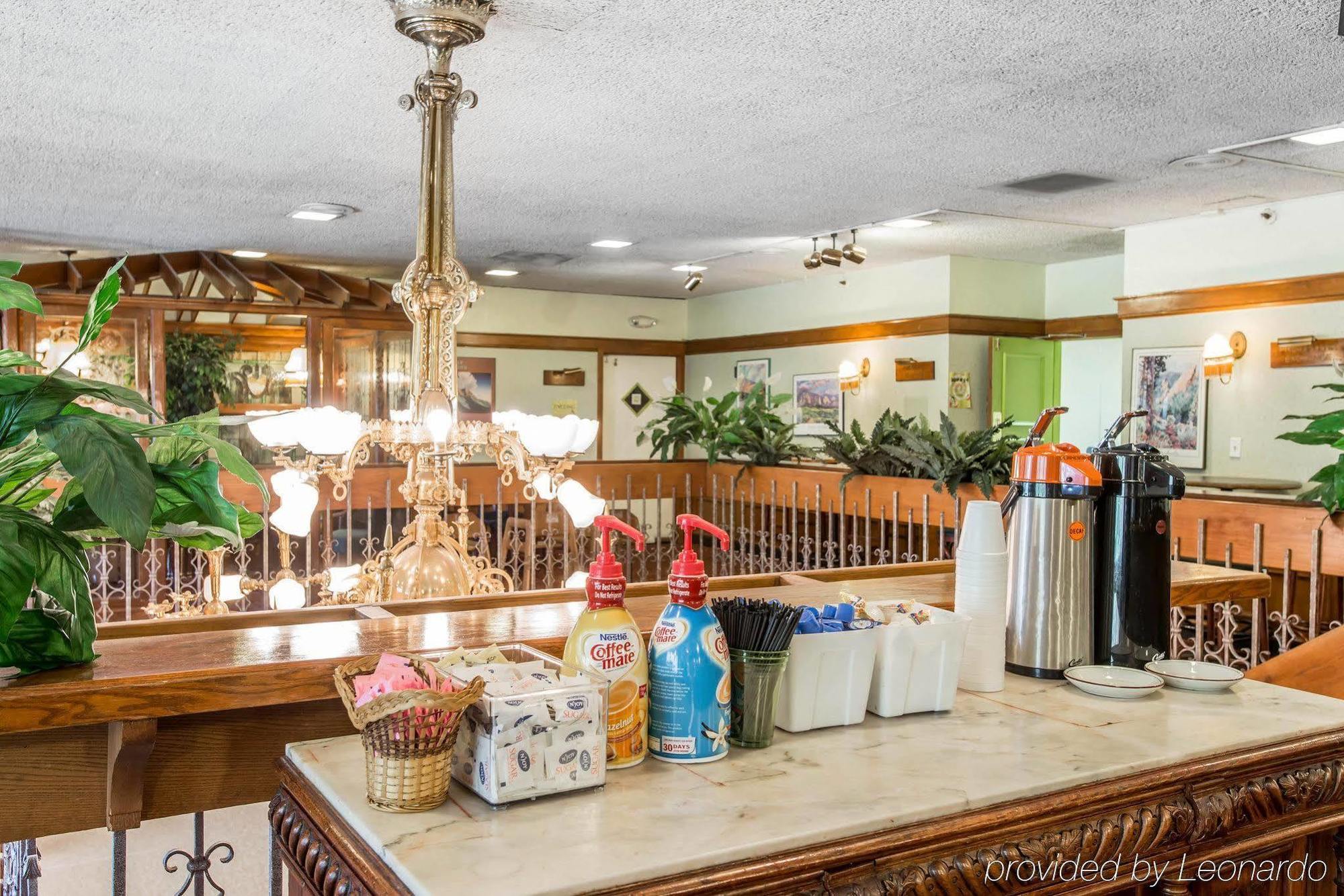 Hotel Rodeway And Broker Boulder
