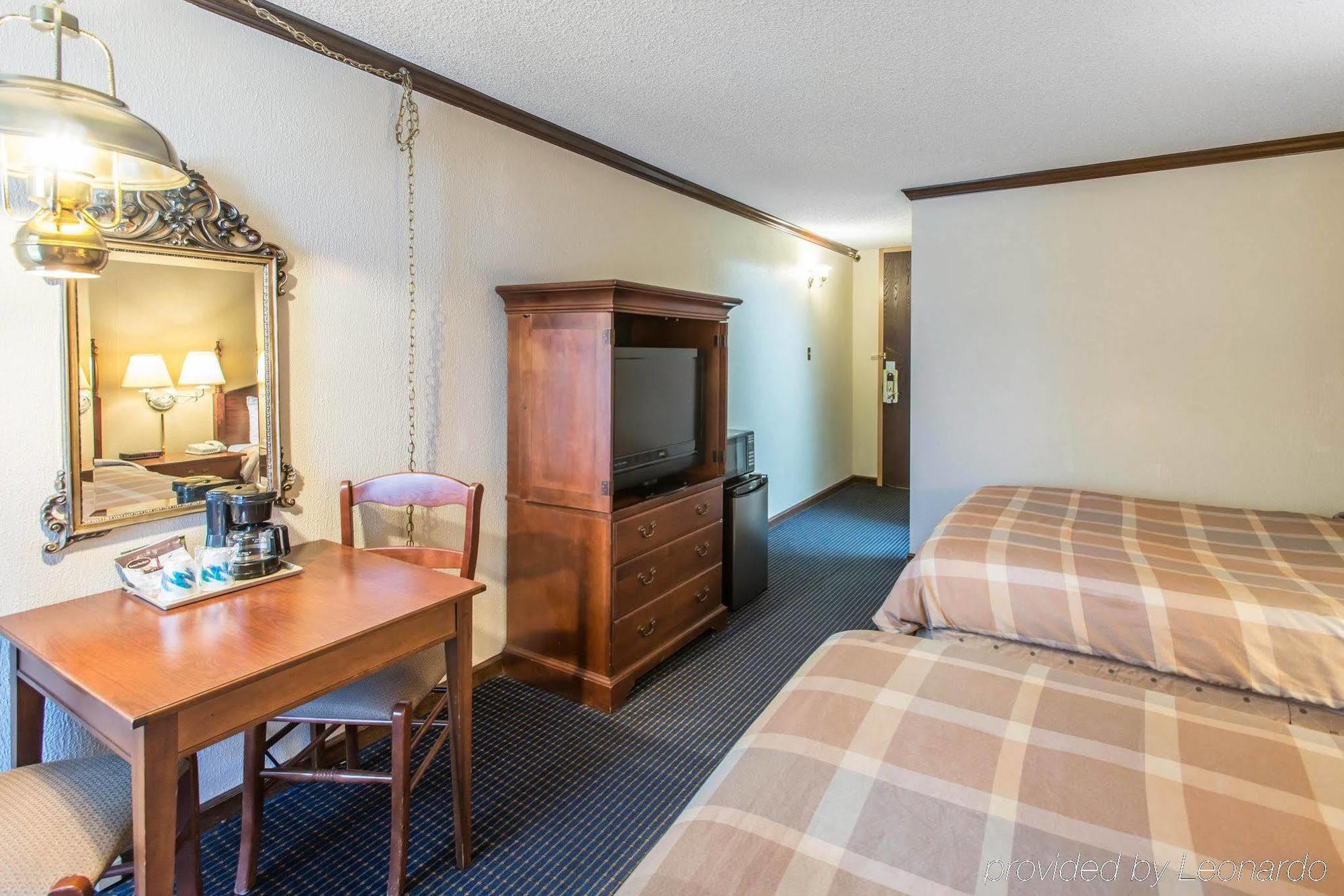 Rodeway And Broker Hotel 2*