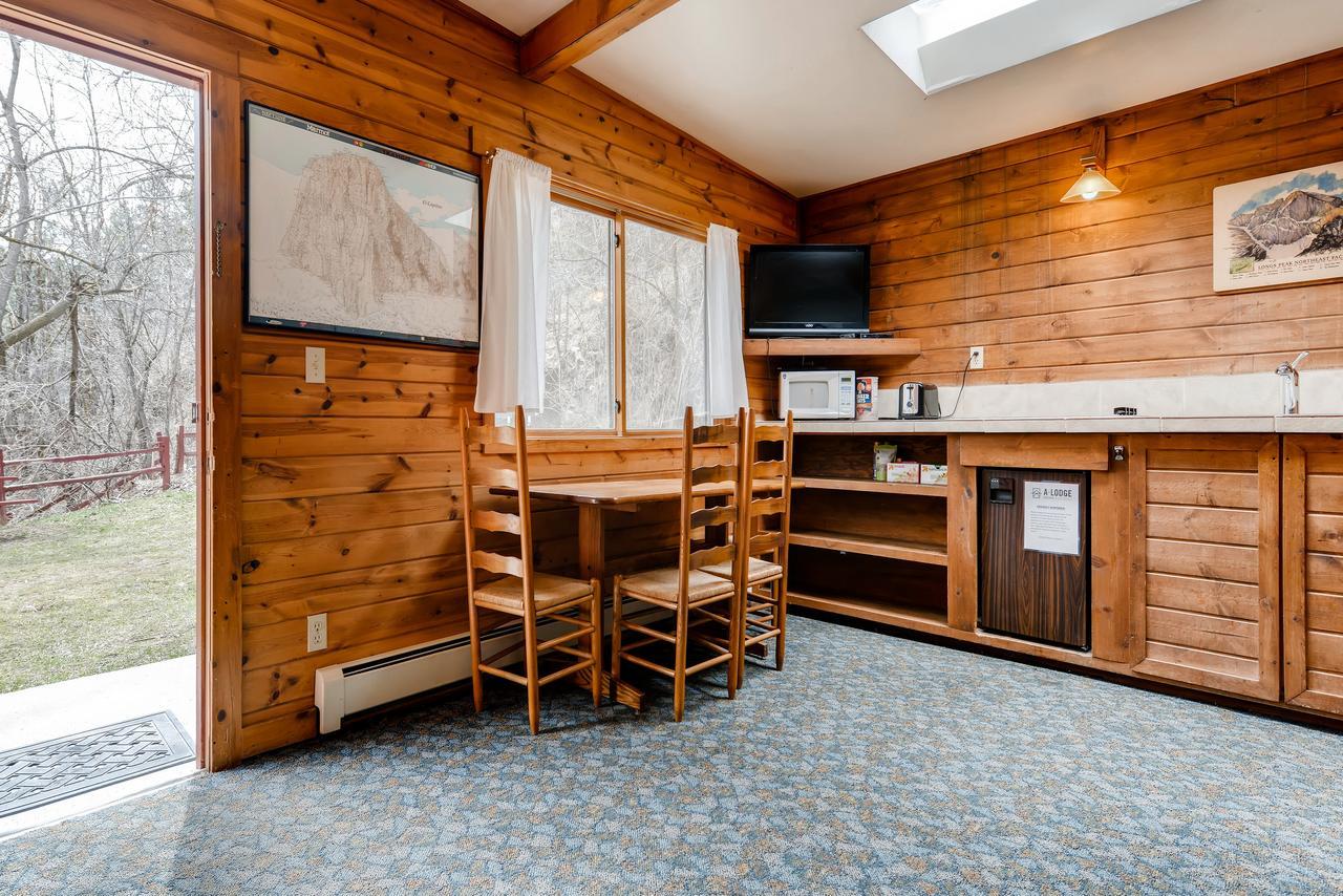 A-lodge Lodge Boulder