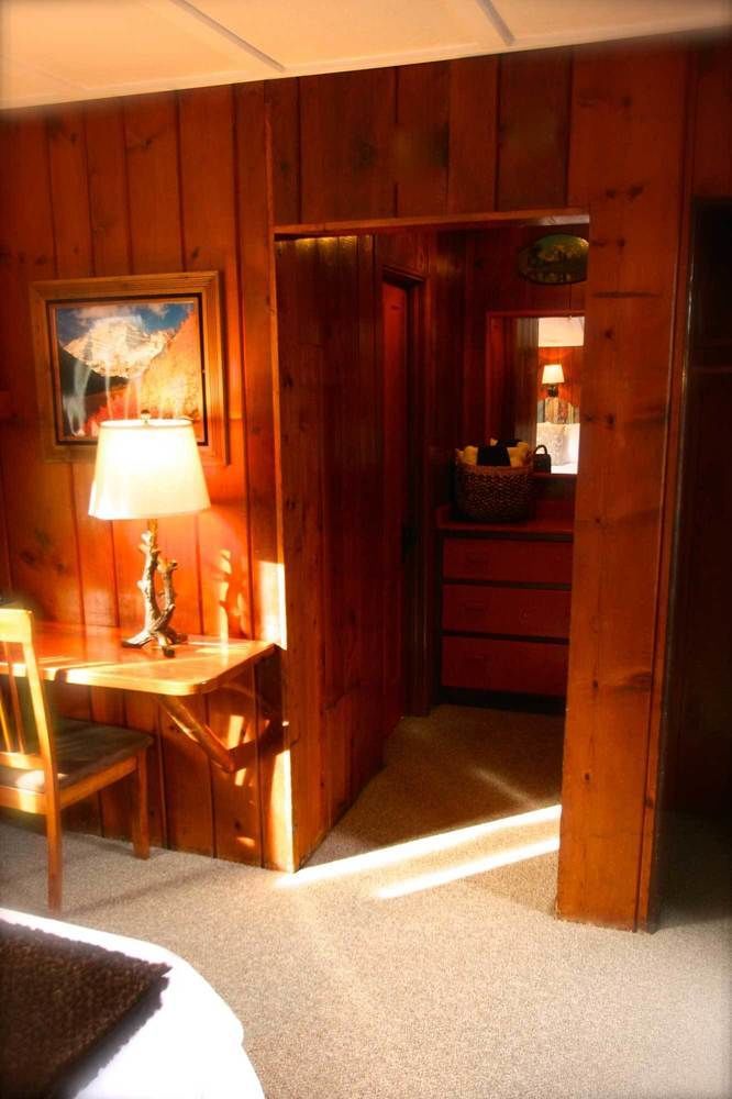 Motel Foot Of The Mountain