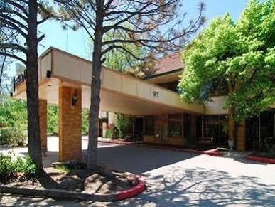 Hotel Rodeway And Broker