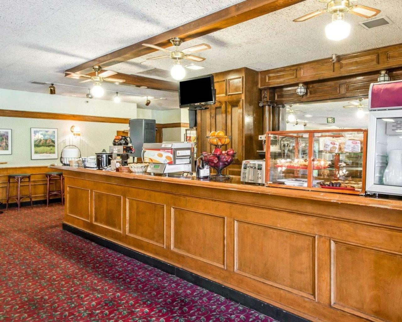 Rodeway And Broker Boulder