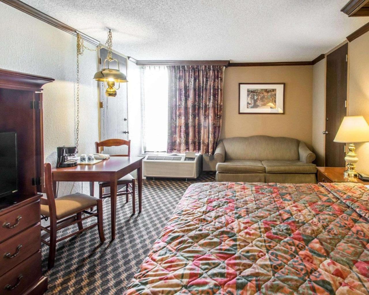 Rodeway And Broker Hotel 2*