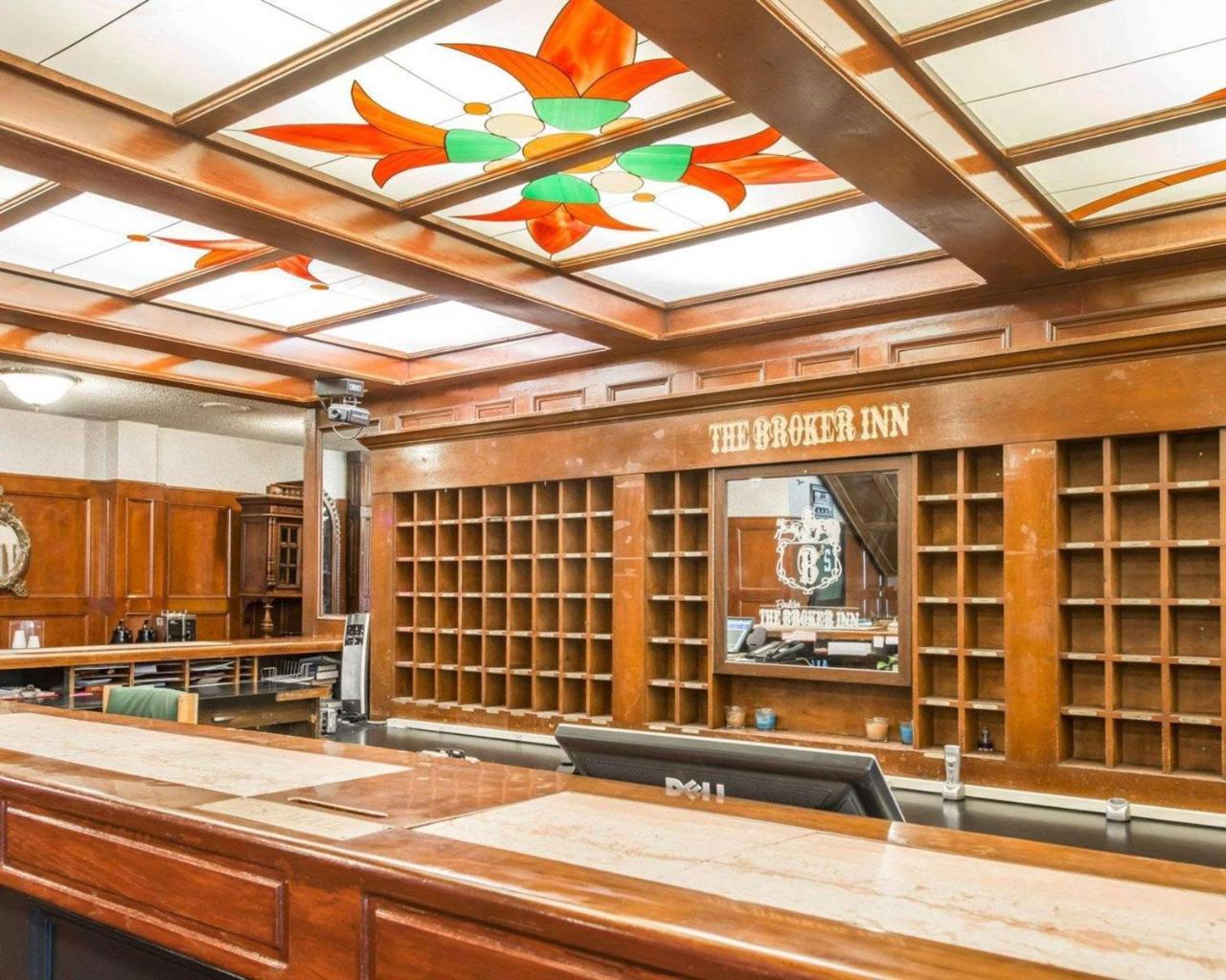 Rodeway And Broker Hotel