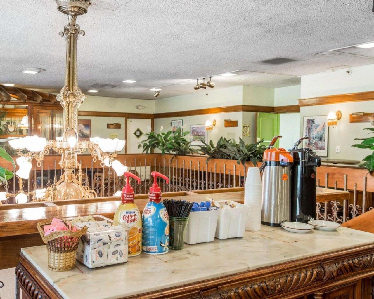 Rodeway And Broker Hotel 2*