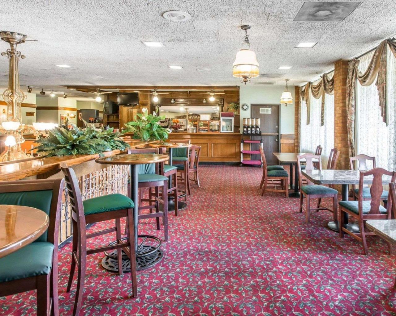 Hotel Rodeway And Broker Boulder