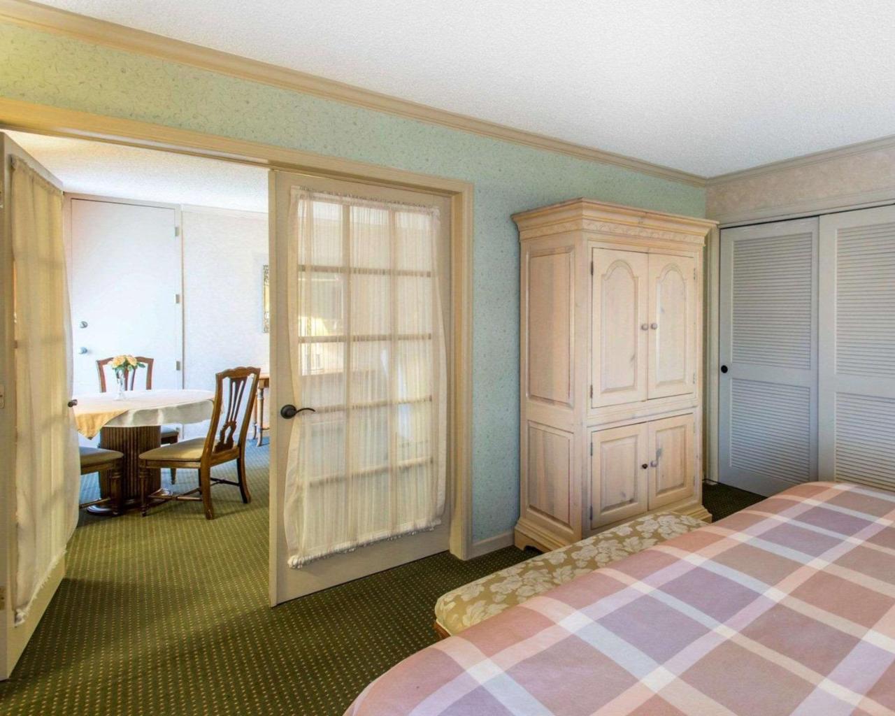 Rodeway And Broker Hotel 2*