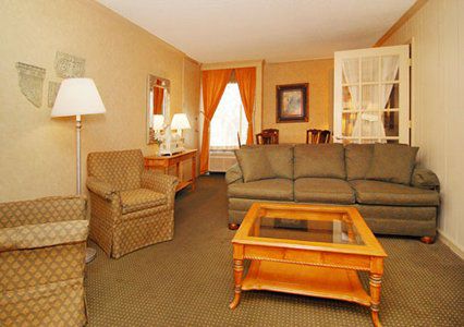 Rodeway And Broker Hotel 2*