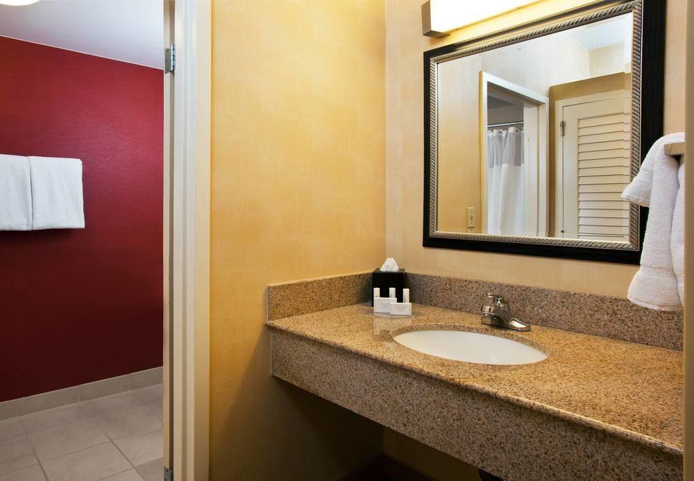 Courtyard By Marriott Boulder