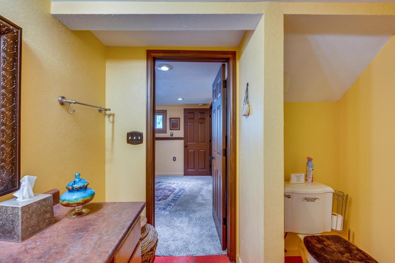 Peaceful Mountain Retreat With View, Near Boulder!