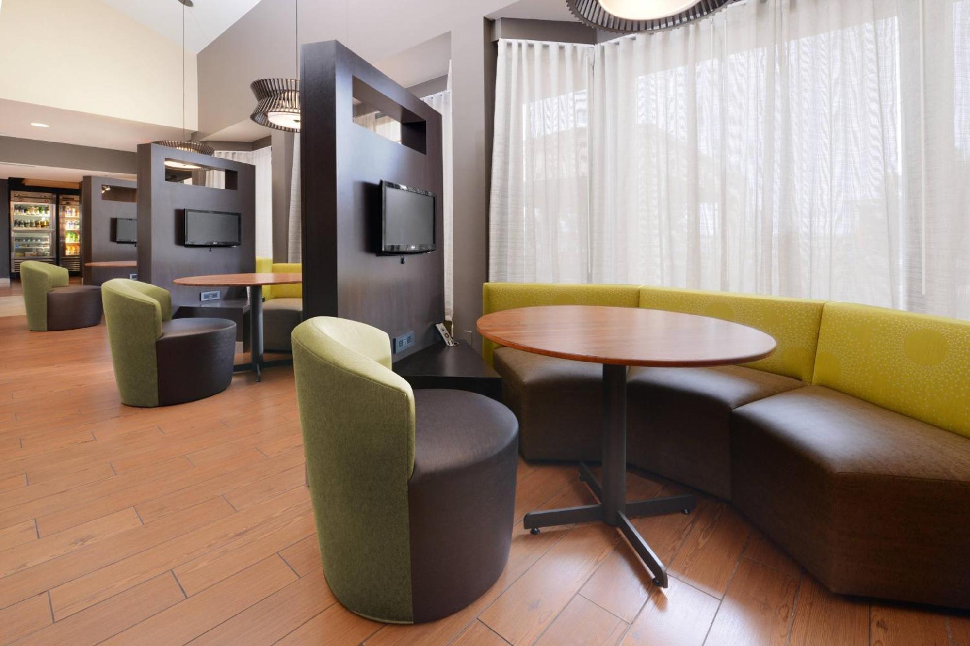 Hotel Courtyard By Marriott