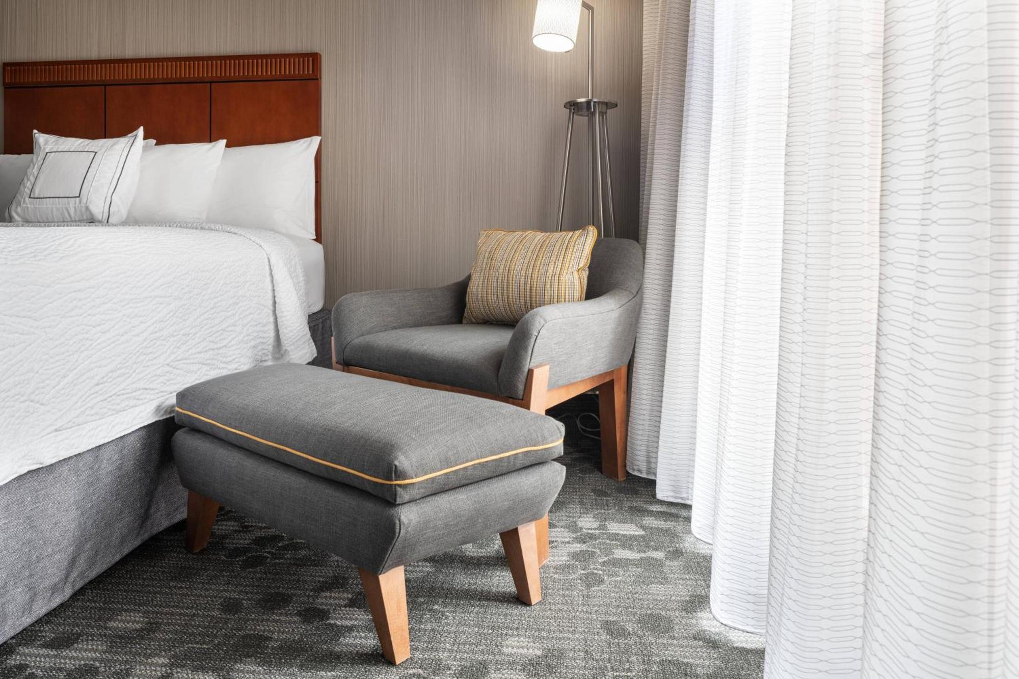 Courtyard By Marriott Boulder