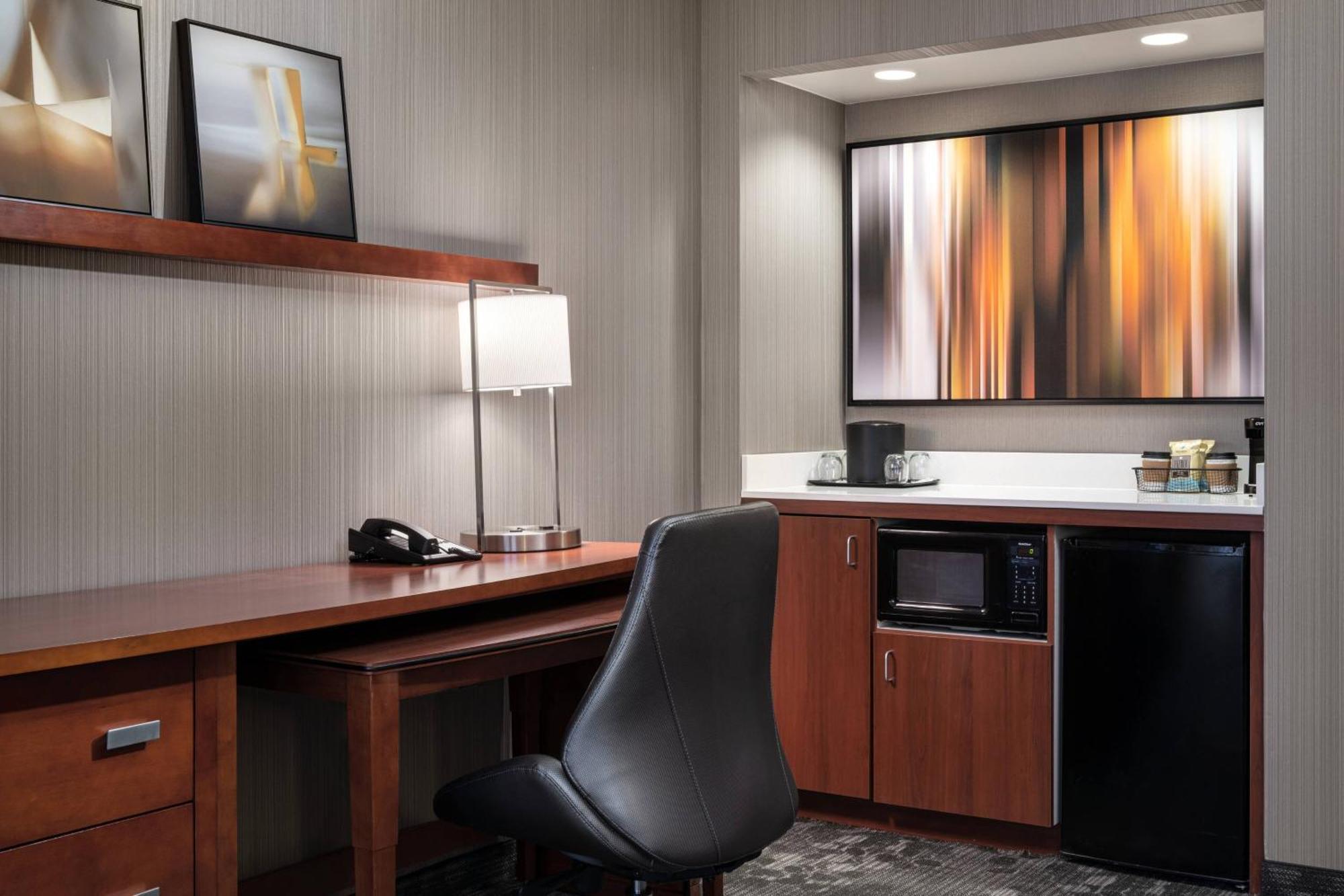 Courtyard By Marriott Hotel 3*