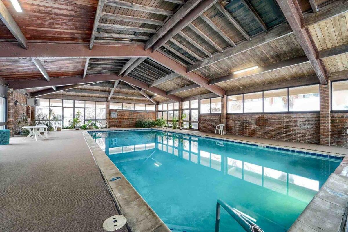 2br Gem In The Heart Of - Pets Allowed, Gym & Pool Apartment