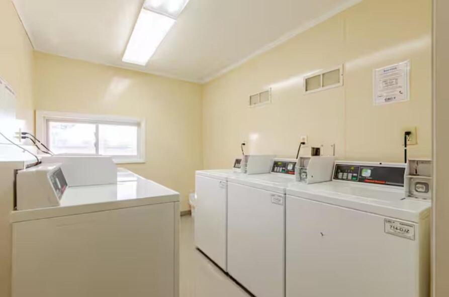 2br Gem In The Heart Of - Pets Allowed, Gym & Pool Apartment