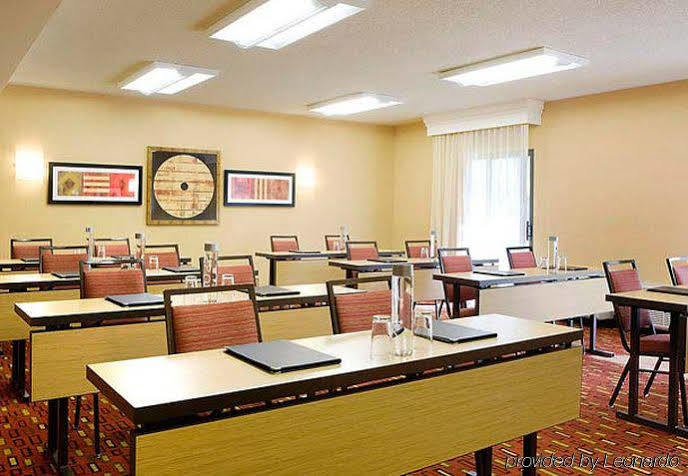 Courtyard By Marriott Hotel