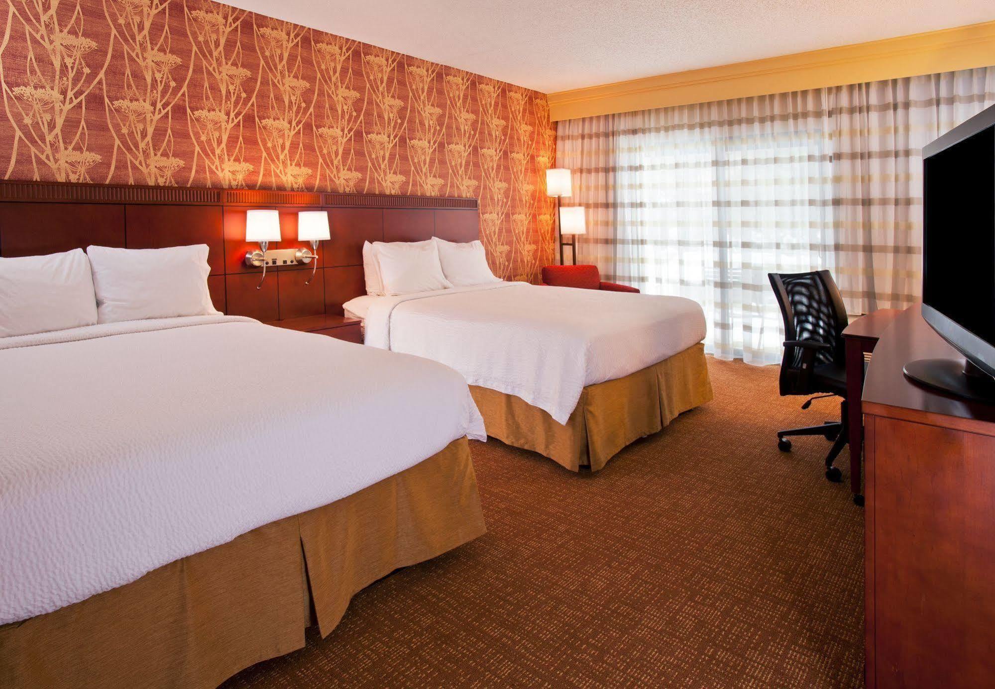 Courtyard By Marriott Hotel 3*