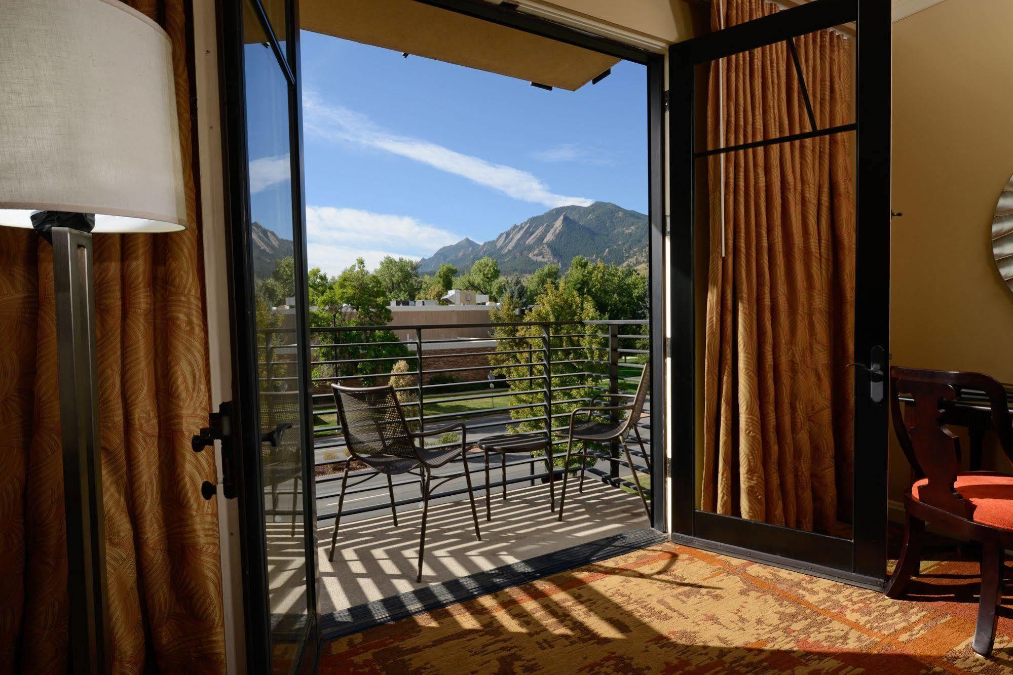 St Julien And 4* Boulder